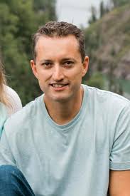 Helping hand for Newlywed cancer journey (Michael Larsen & Lindsey Devries) 