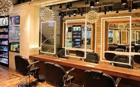 Geetanjali spa center for health and fitness is an urban haven in the center of delhi ncr that combines and curates wellness, culinary, social and way of life experiences. Studio Geetanjali Salon