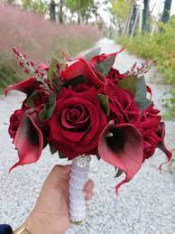 Burgundy and blush is one of my favorite color palettes for fall and winter weddings.burgundy or marsala color is great to highlight that it's a cold season, blush images via 40 greenery eucalyptus wedding decor ideas wedding bouquets wedding arches wedding signs (adsbygoogle. 2020 Round Burgundy Wedding Flowers Artificial Black Core Calla Lilies Rose Bridal Bouquets De Mariage Wedding Bouquets Aliexpress