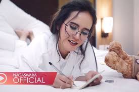 Disana rindu disini rindu sejiwa. Lirik Dan Chord Lagu Sederhana Caraku Mencintaimu Eny Sagita