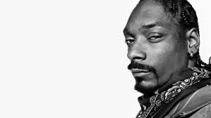 After a 2012 trip to jamaica, snoop dogg returned rechristened as snoop lion, and with the help of producer diplo, he released his first. Starke Portrats Von Starfotograf Donald Graham Snoop Dogg Mal Ganz Authentisch Panorama Stuttgarter Nachrichten