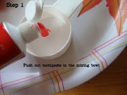 Toothpaste is a popular beauty hack for getting rid of blackheads. Toothpaste Pack To Clean Blackheads Do It Yourself