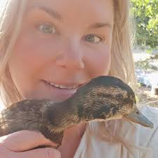 How to treat a duckling with wry neck?