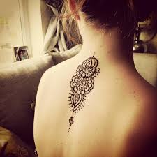 The single stroke henna designs consist of small and thin figures like small lotuses, music symbols, capital s designs, and other little imaginative flowers. Can T Believe We Forgot To Share This One It S Hennabk Henna Tattoo Back Henna Tattoo Designs Henna Tattoo