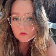 Victoria Beaver's Instagram, Twitter & Facebook