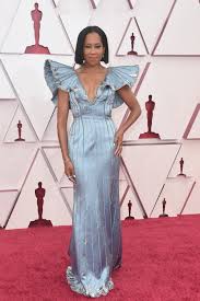 Bis dahin vergnügen wir uns mit den bildern. Oscar 2021 Best Dressed Die Schonsten Kleider Vom Roten Teppich Vogue Germany