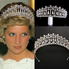 Diadema di perle di cristallo con corona di regina principessa Diana color  argento vintage per accessori per capelli da sposa Fasce per capelli da  sposa Tiara De Noiva
