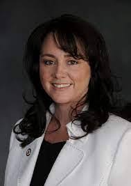 Shoshana Hubbard's Instagram, Twitter & Facebook