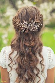 Inspirierende Halbe Bis Halbe Hochzeit Haar Mit Blumen Brautfrisur Haare Hochzeit Frisur Hochzeit Halboffen
