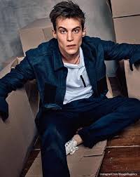 Родные ивана невероятно рады появлению мальчика на свет. Ivan Yankovskij Rasstalsya So Svoej Devushkoj