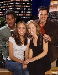 It is set mainly in new york city, following the lives of two sisters: What I Like About You 2006 2008 Favorite Tv Shows Throwback Memories You Tv Show