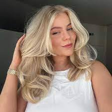 Helene Lane's Instagram, Twitter & Facebook