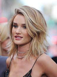 We Do Not Look Only At The Clothing Nor Consider Only Shoes And Handbags The Main Accessories We Also Love To Keep Hair Styles Lob Hairstyle Long Hair Styles