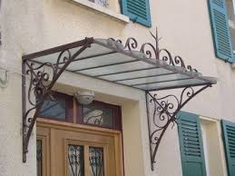 Protegez Vos Portes En Les Abritant Avec Une Marquise Harmonisee A Votre Maison Et Donnez Un Nouveau Relief A V Auvent En Acier Auvent Metallique Facade Maison