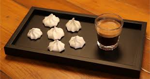 Recette Meringues Francaises En Video Recette Recette Meringue Francaise Recette Meringue Meringue