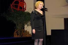 ***gabi decker & friends*** do. Gabi Decker Friends Die Entertainerin Sammelt Spenden Fur Die Regenbogenvilla