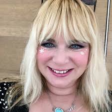 Hi. Where is a good place that has a salmon salad?