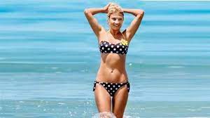 Maybe you would like to learn more about one of these? Faih Skorda Des Th Na Paizei Beach Volley Me To Mpikini Ths Swimwear Strapless Bikini Fashion