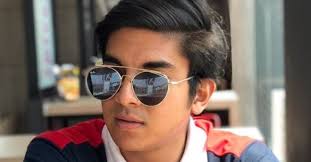 Syed saddiq adalah seorang politikus muda malaysia yang menolak tawaran beasiswa dari universitas oxford di inggris dan sebaliknya memilih untuk selain karena mendapatkan banyak dukungan dari pemilih generasi muda, kegantengannya juga membuat syed saddiq syed abdul rahman menjadi. 5 Gaya Keren Syed Saddiq Abdul Rahman Menteri Termuda Di Malaysia