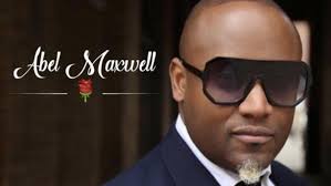 Abel Maxwell, une rose qui émerge dans le béton