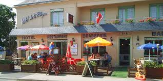 At a few steps from the hotel, the lovers can strole in the gourmets will find on site or in the neighbourhood several restaurants with specialties of the basque country and the region. Hotel De La Plage Manche Tourisme