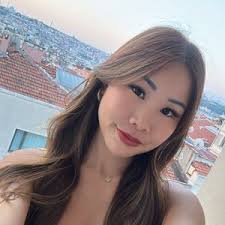 Ellena Young (@ellenayoungxy)