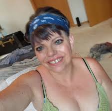 I am looking for a handyman to repair a couple of house windows. Please pm  me.