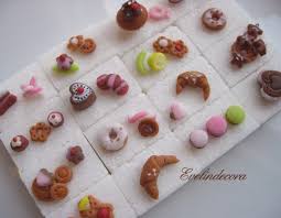 La pasta di zucchero è una preparazione fatta zollette di zucchero decorate fatte in casa. Food Miniatures Zollette Decorate Con Pasta Di Zucchero Idee Alimentari Pasta Di Zucchero Ricette