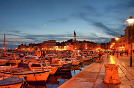 Ruvèigno) ist eine zweisprachige stadt in kroatien an der westküste der halbinsel istrien. Sonne Strand Und Altstadtflair Rovinj Kroatien Far Far Away