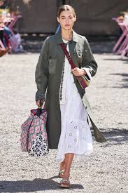 The retailer does free shipping and return shipping on all orders in the uk; Kate Spade New York Spring 2020 Ready To Wear Collection Vogue