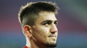 Ligde kalan haftalarda teknik direktör robert prosinecki'den forma bekleyen aksel, yeni örgüyü andıran yeni saç stili takipçileri tarafından binlerce beğeni ve yorum aldı. Cengiz Under Daha Cok Gol Atacagim