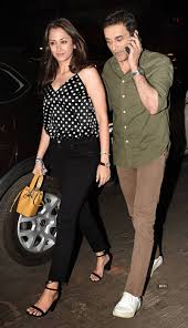 Gayatri Joshi And Vikas Oberoi Arrive To Attend Huma Qureshi S Party Held At Soho House In Mumbai Photogallery Yes, says gayatri, busy making arrangements for her sagai, i am getting engaged to vikas oberoi on june 23. vikas (or vicky, as he is better known) confirms the news. gayatri joshi and vikas oberoi arrive