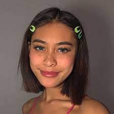 Be a fashion icon by rocking our classic dreamy hair clip, turning any bad hair . Cute Simple Festival Hairstyle With Green Barrettes 90s Hair Accessories Broches Para Cabello Look De Cabello Look De Cabello Corto