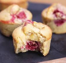 Envie D Un Plaisir Gourmand Essayez La Recette Du Brownie Au Chocolat Blanc Et Aux Framboises In 2020 Easy Cake Recipes Chocolate Cake Recipe Easy Recipes