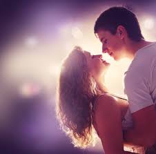 Pin By حبيب الشعب On صور حب و عشق رومانسيه جديده Couples In Love Texting A Girl Photo