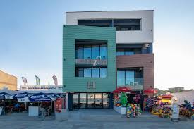 Exista umbrele si sezlonguri, baruri o sa atasez si cateva poze (in doua etape). Hotel H Eforie Nord Contact Direct