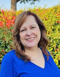 Andrea Heitz's Instagram, Twitter & Facebook