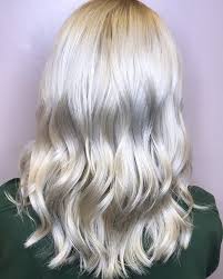 Chalk highlights can work with many different colors of hair, including dark. 25 Beautiful Platinum Blonde Highlights To Try In 2020