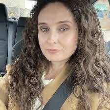 Laura Finger (@lauraiswritingnow) • Threads, Say more