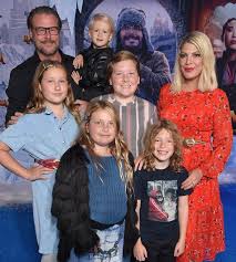 The mom and former beverly hills, 90210 star frequently posts on social media about her family. Tori Spelling And Dean Mcdermott Have A Hard Time With Five Kids At Home Deanmcdermott Disney Torispel Tori Spelling Kids Tori Spelling Dean Mcdermott