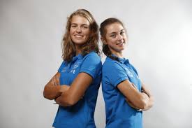 Les françaises laura tarantola et claire bové posent avec leur médaille d'argent sur le podium, lors de la finale du deux de couple femmes poids léger en aviron lors des jeux olympiques de tokyo. Laura Tarantola Et Claire Bove Ont Confirme Leur Potentiel L Equipe