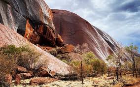 Visitors to uluru were treated to the rare sight of waterfalls cascading down the rock on october 19. The Rare Phenomenon Known As Uluru Waterfalls Is Happening Now