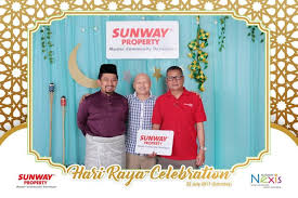 Dalam moment spesial ini kita semua kembali pada fitri kami iris photobooth mengucapkan selamat hari raya idul fitri 1437h, mohon maaf lahir jika anda mencari photobooth untuk lebaran idul fitri 1437h kami menyediakan jasa photo booth untuk halal bi halal lebaran idul fitri 2016 ini untuk. Malaysia Instant Photo Booth Rental At Kl Kuala Lumpur Instabooth
