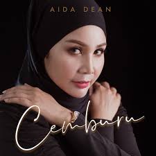 Aida Dean's Instagram, Twitter & Facebook