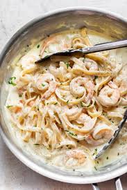 Fettuccine Noodles Smothered In A Creamy Garlic Alfredo Sauce Make The Best Dinner Perfec Easy Family Meals Pasta Recipes Alfredo Shrimp Alfredo Pasta Recipes