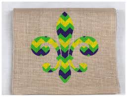 Burlap Table Runner With A Fleur De Lis On Both Ends In 3 Etsy In 2020 Burlap Table Runners Fleur De Lis Table Runners