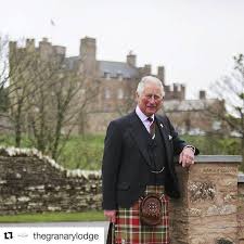 Carlo d'inghilterra pronto a cambiare nome per diventare re? In Scozia Nel B B Di Carlo D Inghilterra Per Una Vacanza Da Re Foto 1 Di 21 La Sicilia