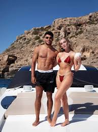 Perrie edwards just announced that she's expecting a baby. Perrie Edwards And Boyfriend Alex Oxlade Chamberlain Look Incredible In New Ibiza Capital