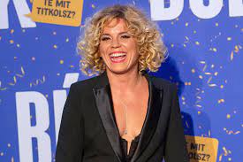 She is an actress, known for a macska szerepe a francia irodalomban (2006), on body and soul (2017) and kills on wheels (2016). Bereczki Zoltan Beleszeretett A Mi Kis Falunk Szinesznojebe Mar Nem Titkoljak Hazai Sztar Femina