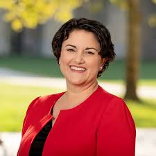 Gina is a normal sized, attractive woman with short, wavy red hair reaching down to her neck. Gina Casalegno Leadership Carnegie Mellon University